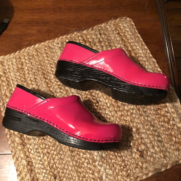 hot pink dansko